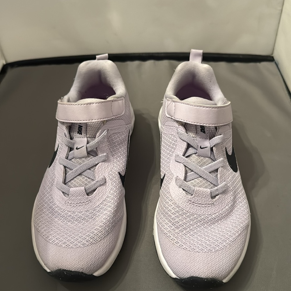 Nike Kids' Light‎ Purple Sneakers size 1Y - Picture 2 of 6